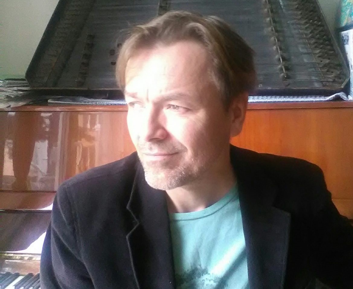 Profilová publikácia o tvorbe Júliusa Fujaka